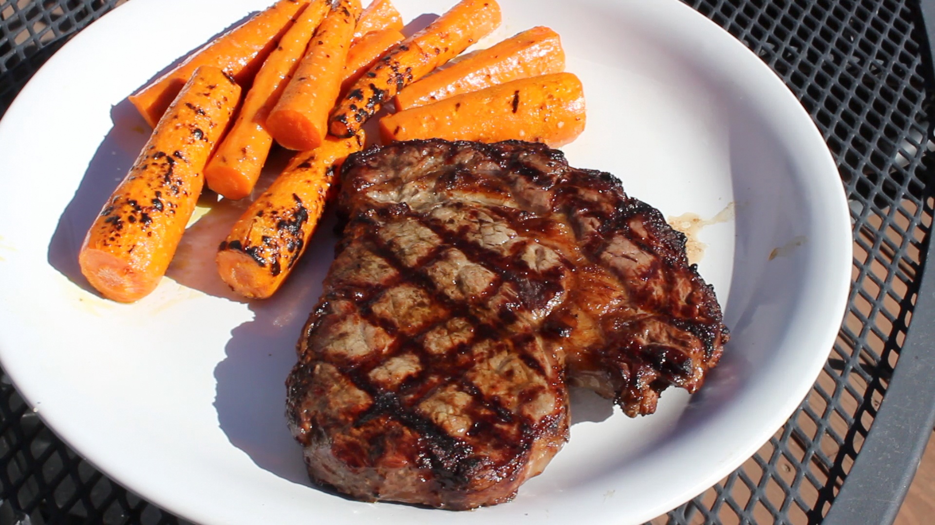 How to Grill Great Looking Steaks